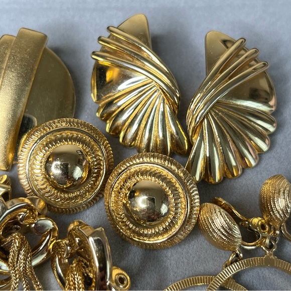 Monet gold tone clip on earrings 9 assorted pairs - Picture 4 of 10